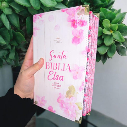 Biblia Personalizada Rosada Floral Letra Grande de 12 Puntos Versão Reina Valera 1960